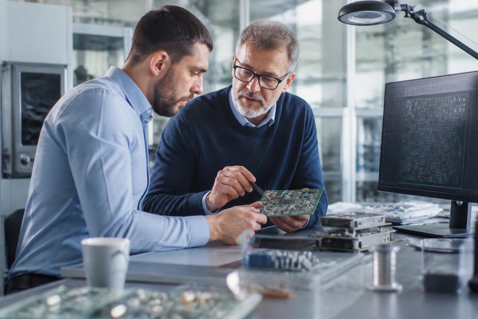 Wie beschleunigt die Zusammenarbeit mit einem erfahrenen Hersteller die Durchführung eines Elektronikprojekts?